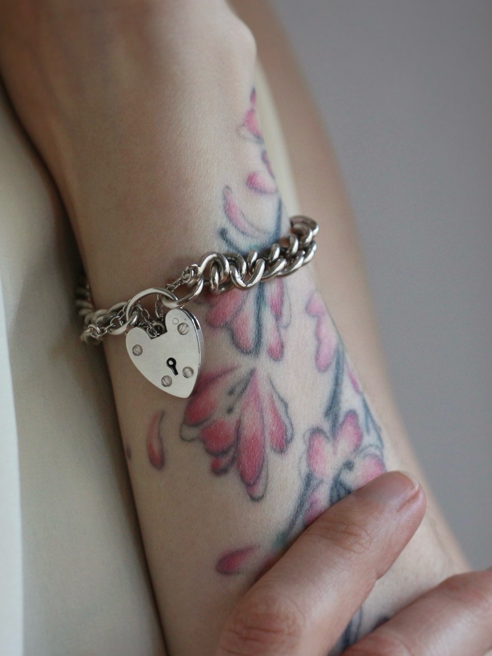 1978 Birmingham England Sterling Silver Curb Link Heart Padlock Bracelet